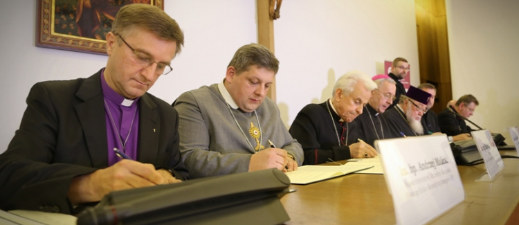 Polskie Kościoły wzywają do pomocy uchodźcom