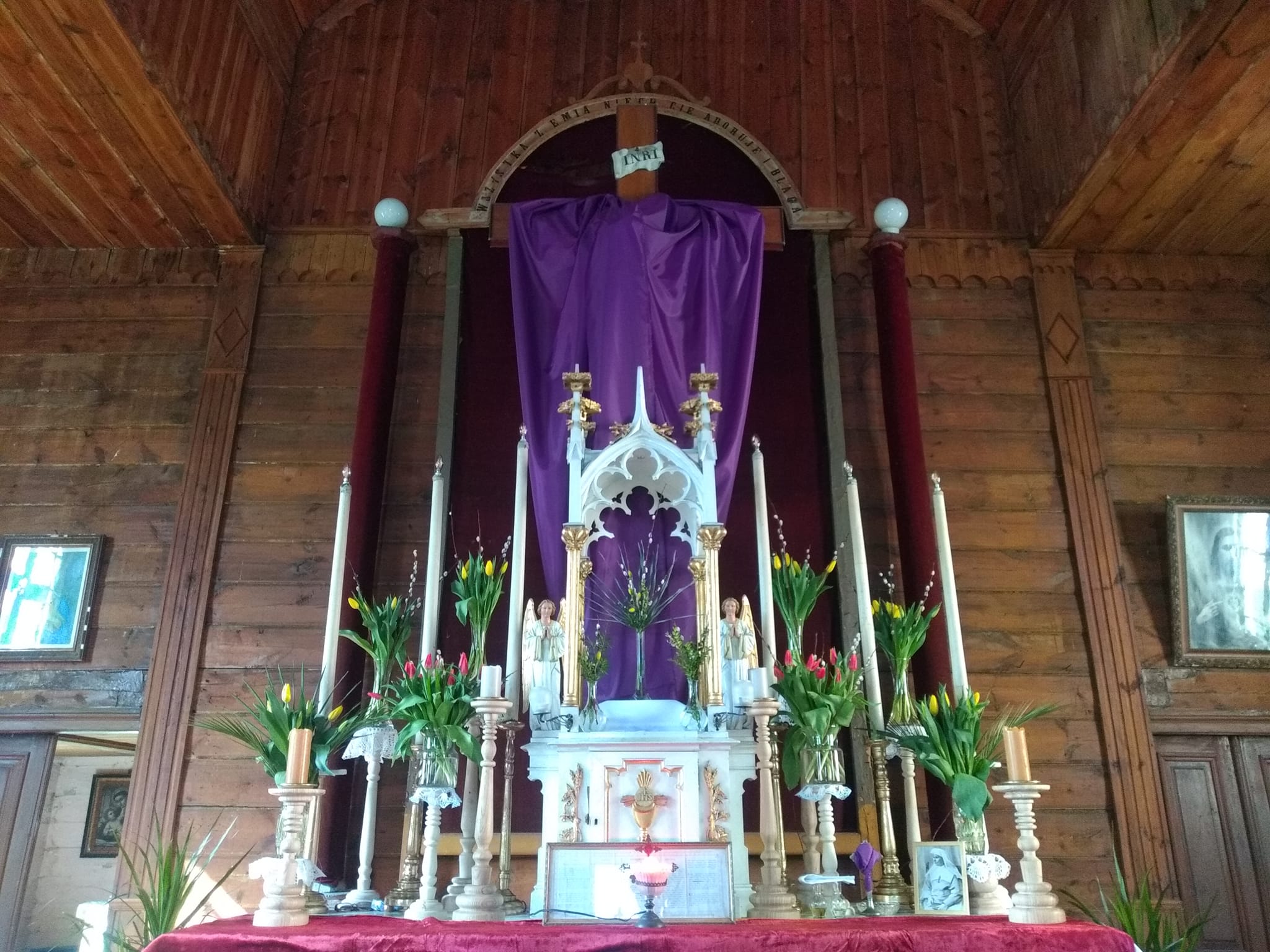 Zasłonięty krzyż w kościele mariawickim w Łanach